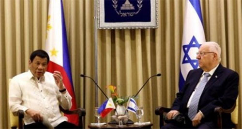 Rodrigo Duterte con Reuven Rivlin Filipinas comprará armas “exclusivamente” a la entidad sionista